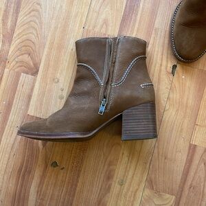 Women’s size 8 ugg bootie